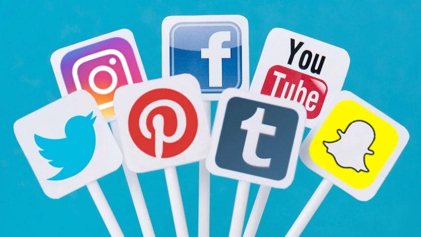 Πως θα βρείτε εργασία μέσα από Facebook, Instagram, Twitter και Linkedin